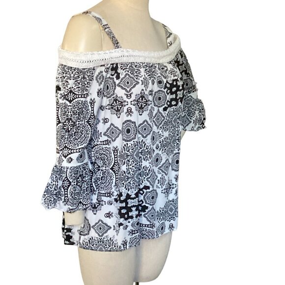 One World  Strappy Off Shoulder Bell Sleeve Sz M Black White Top 95A - Picture 4 of 9